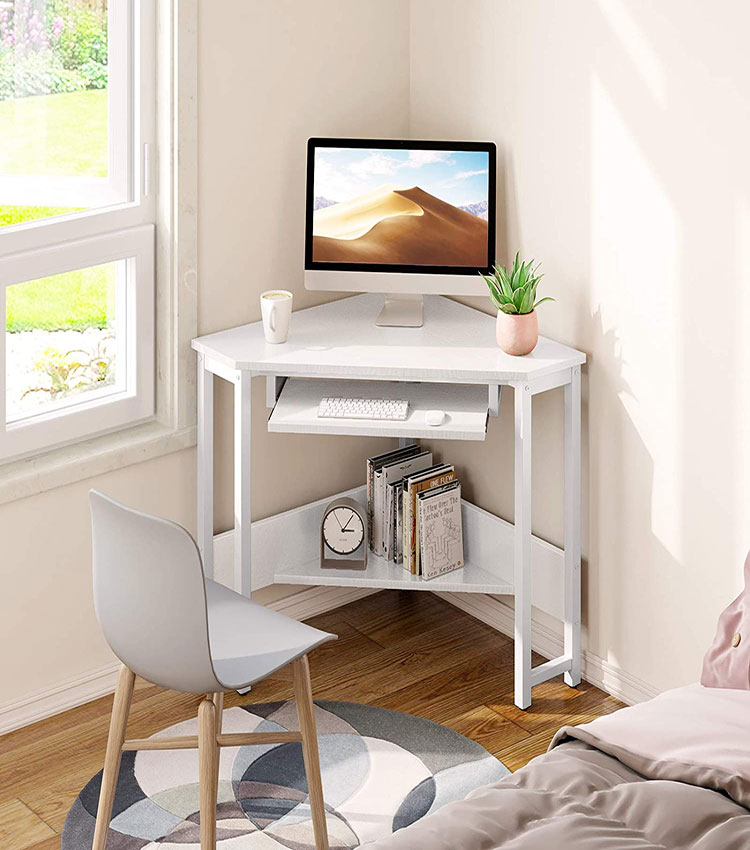 Simple triangle shaped computer desk